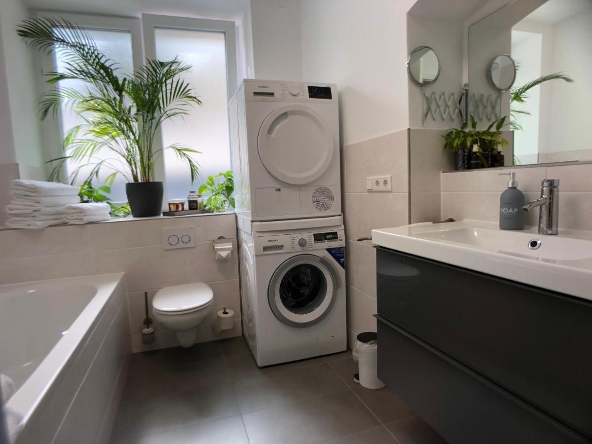 Am 24h Self-check-in, Free Parking, U-bahn 350m, Netflix Apartment *